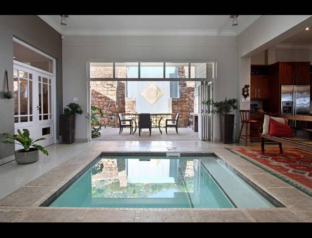 5 BEDROOM HOUSE FOR SALE IN HILLCREST